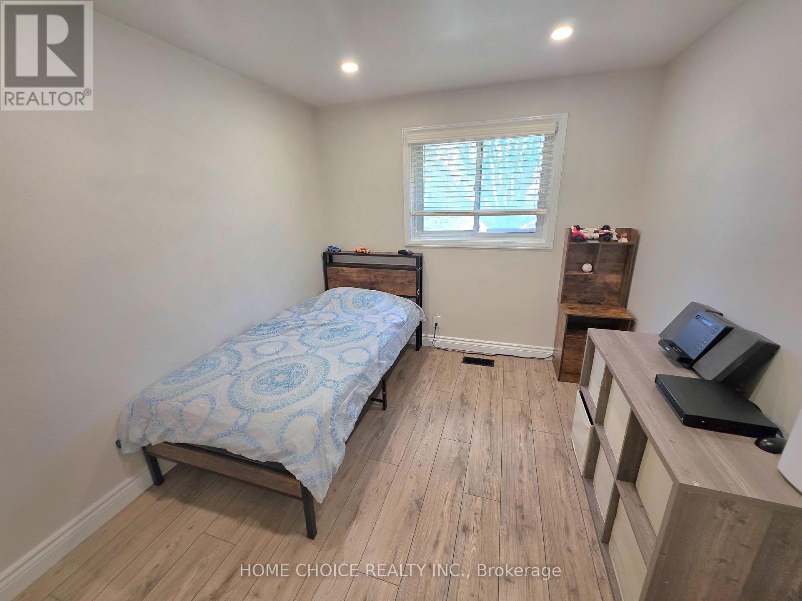 130 Champlain Crescent, Kitchener, ON