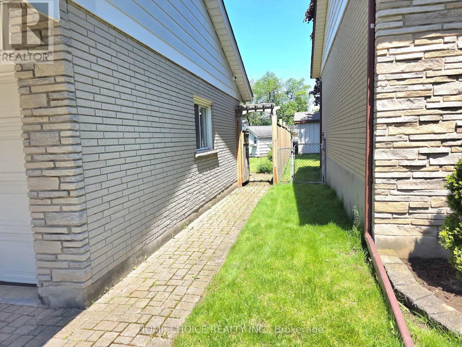 130 Champlain Crescent, Kitchener, ON