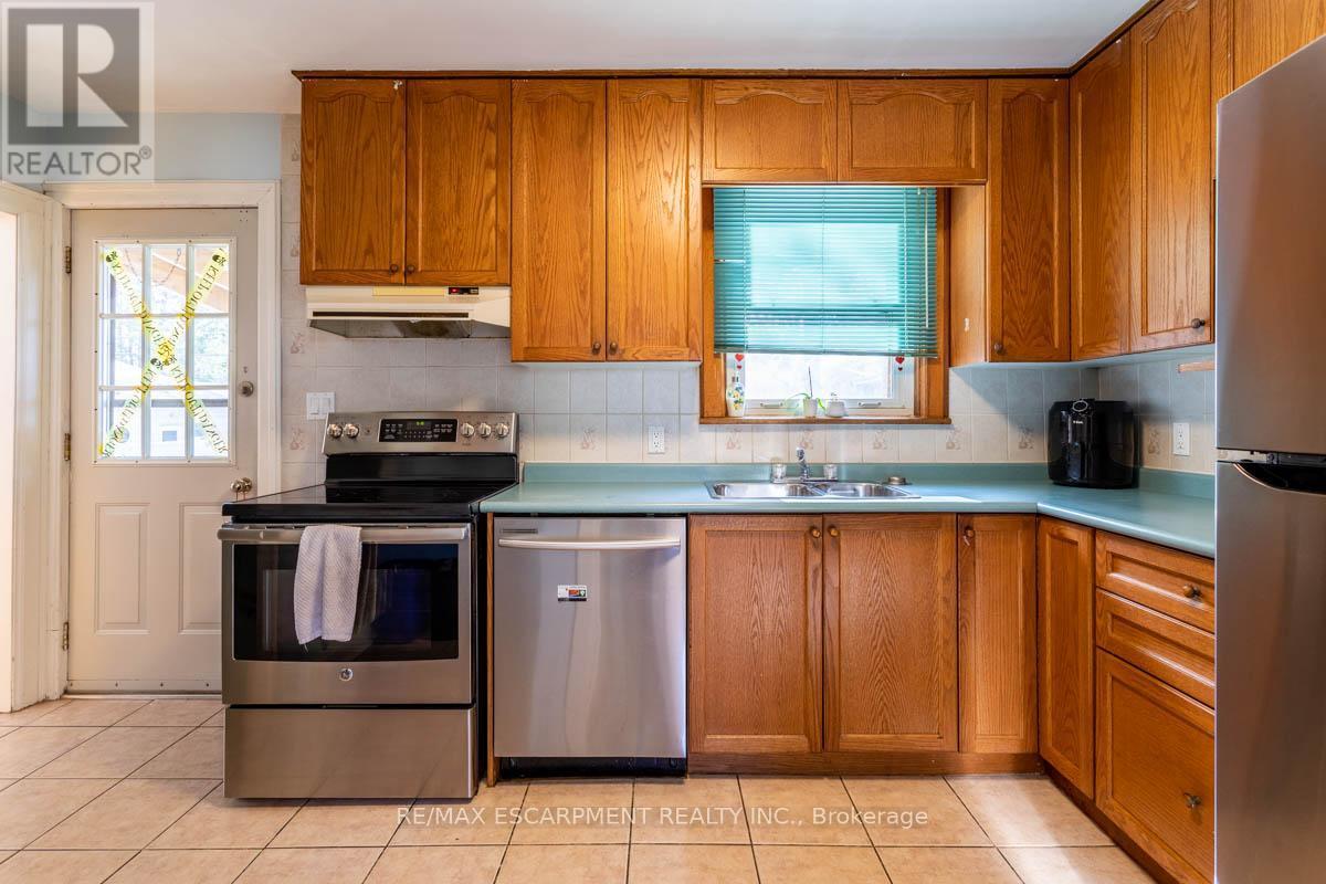 17 Thorndale Street N, Hamilton, ON