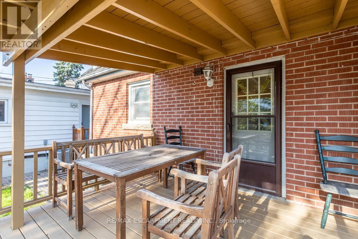 17 Thorndale Street N, Hamilton, ON