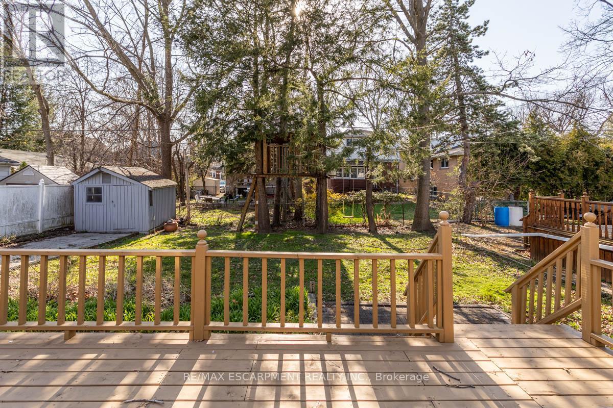 17 Thorndale Street N, Hamilton, ON