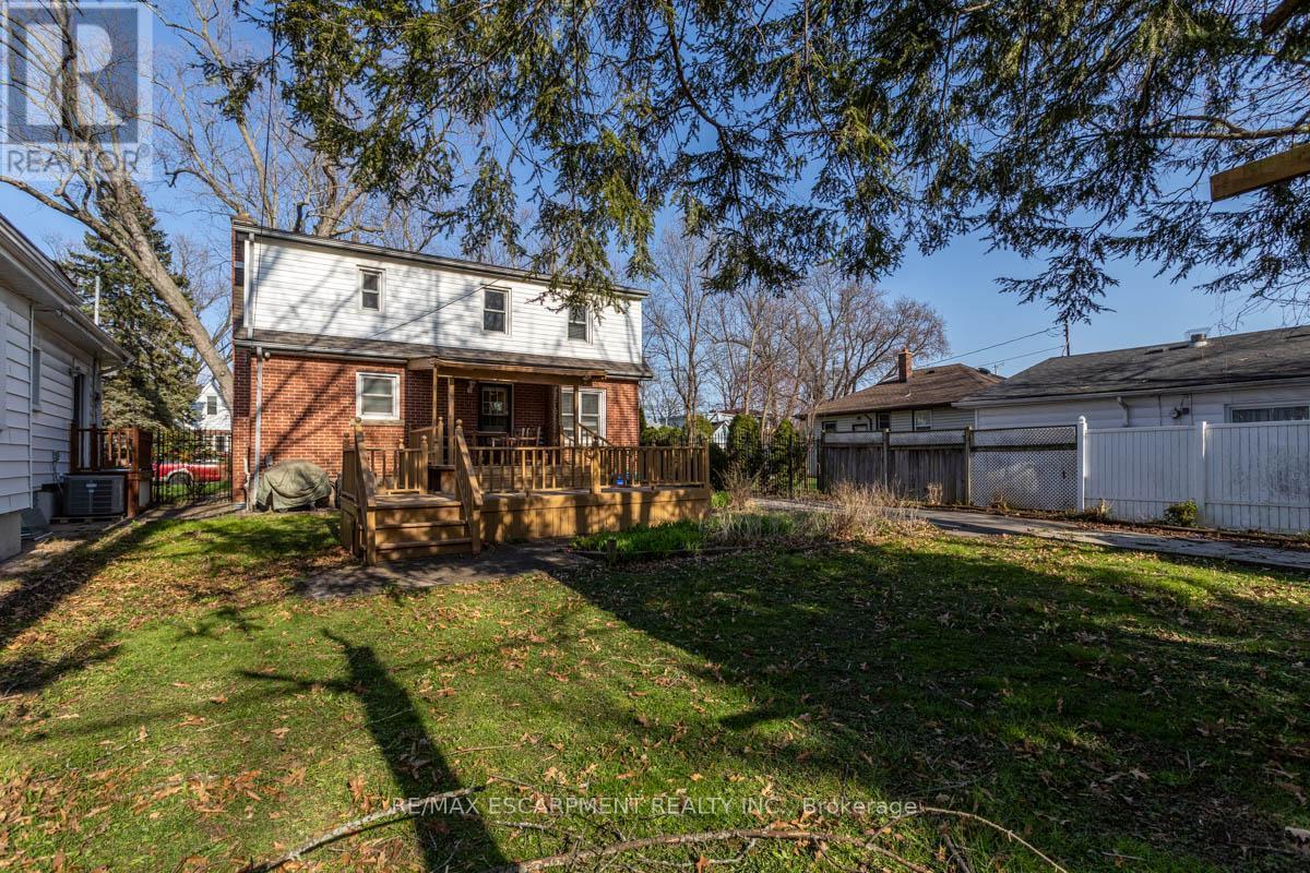 17 Thorndale Street N, Hamilton, ON