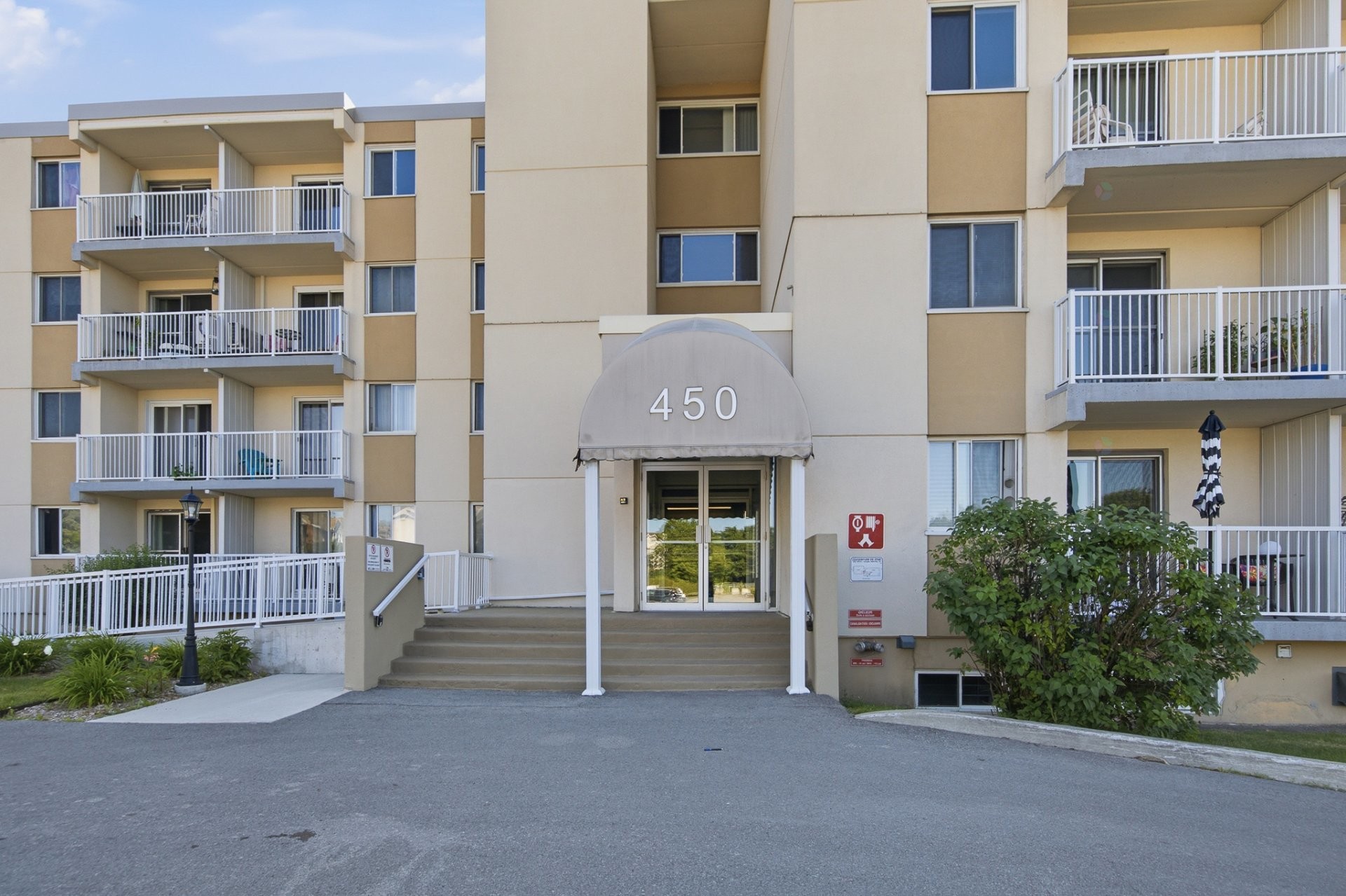 Front of Structure - 407-450 Boul. Wilfrid-Lavigne, Gatineau (Aylmer), QC