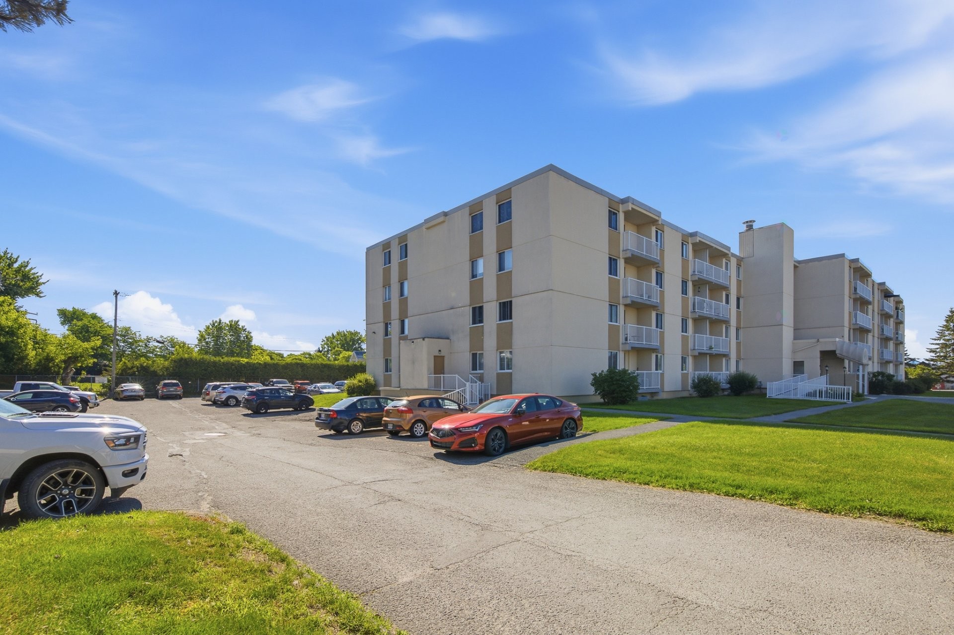 Parking - 407-450 Boul. Wilfrid-Lavigne, Gatineau (Aylmer), QC
