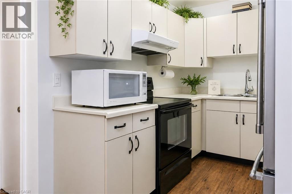 virtual stage - 9 Trafalgar Road, Collingwood, ON - Indoor Photo Showing Kitchen