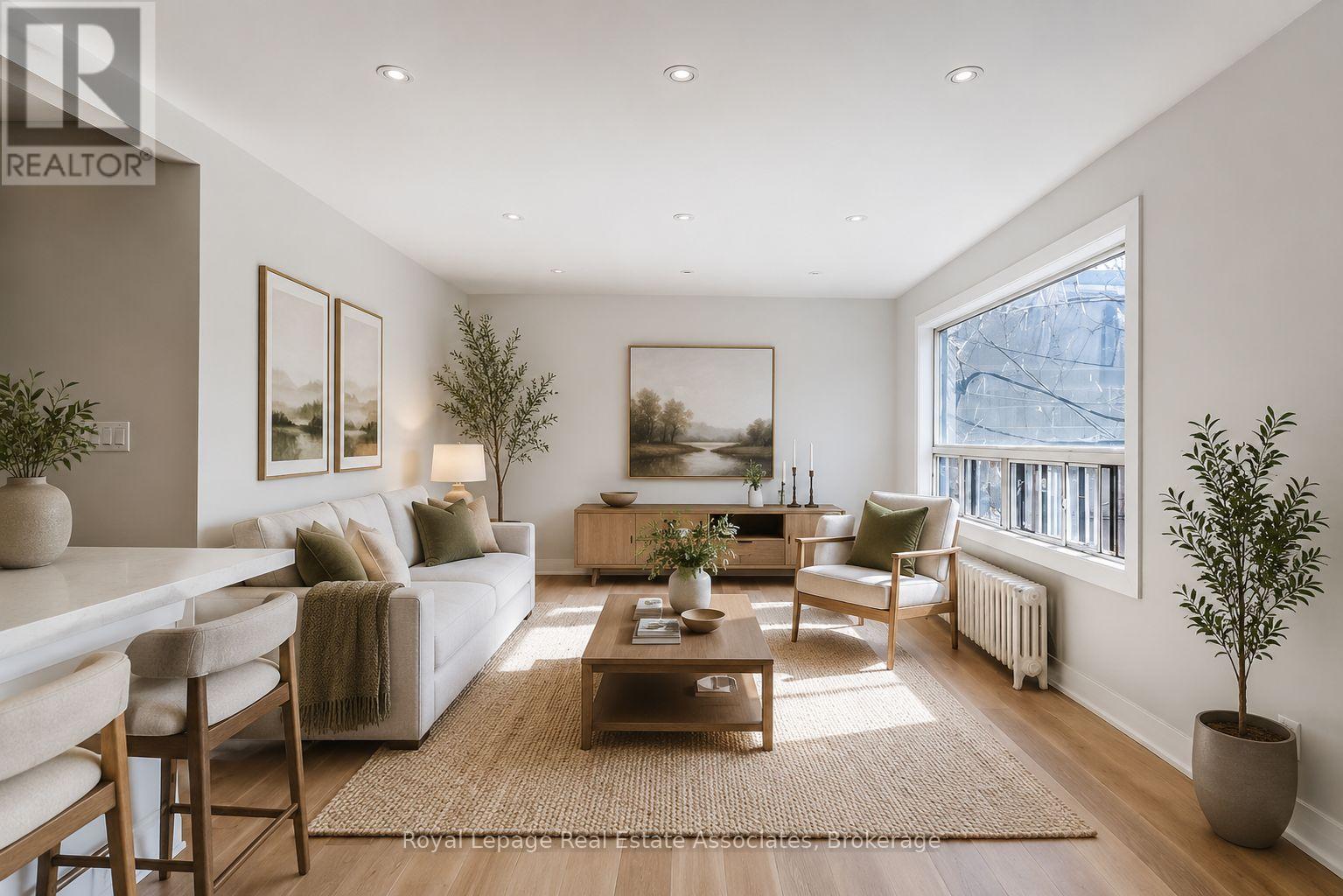 2 - 237 Lakeshore Road E, Mississauga, ON