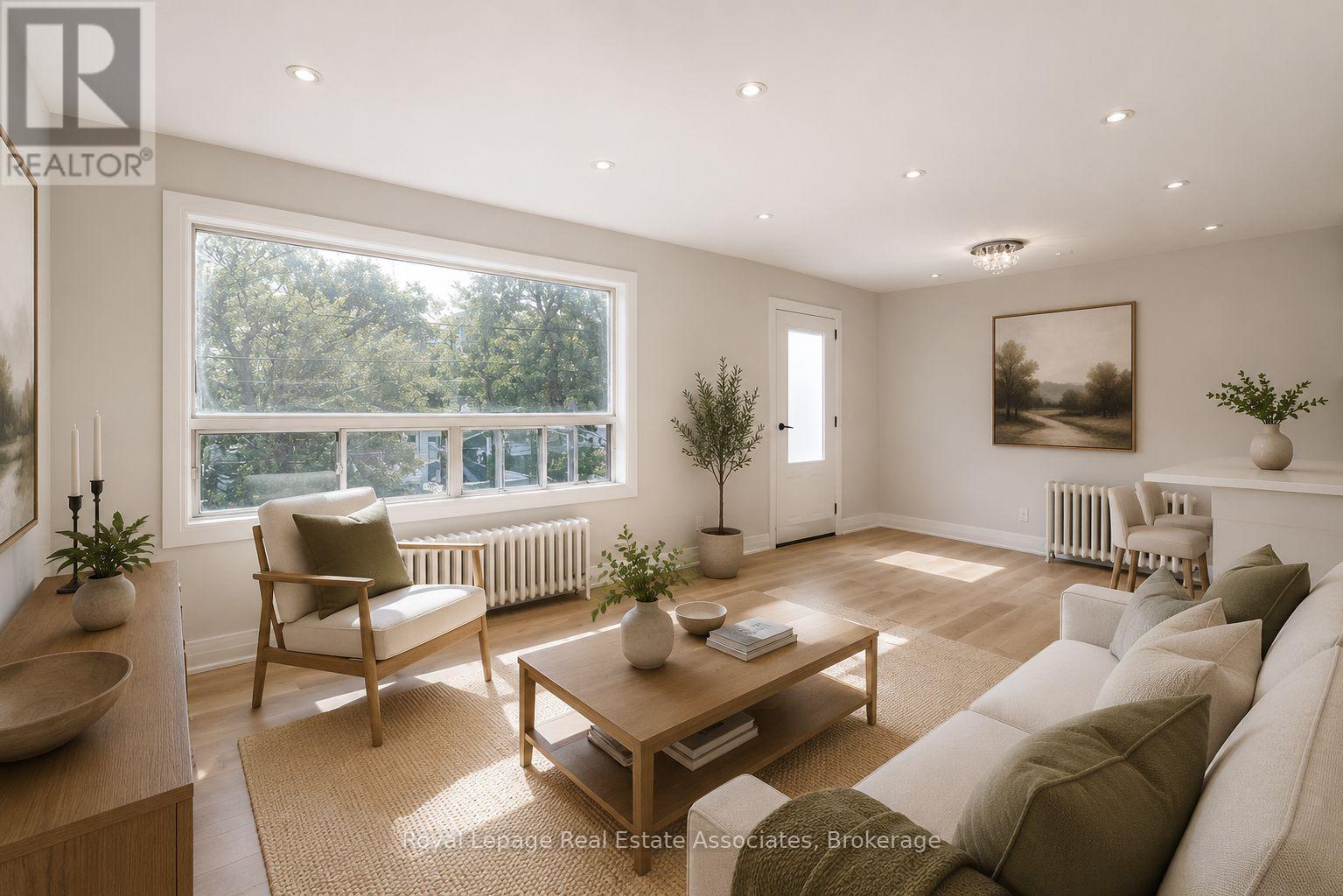 2 - 237 Lakeshore Road E, Mississauga, ON