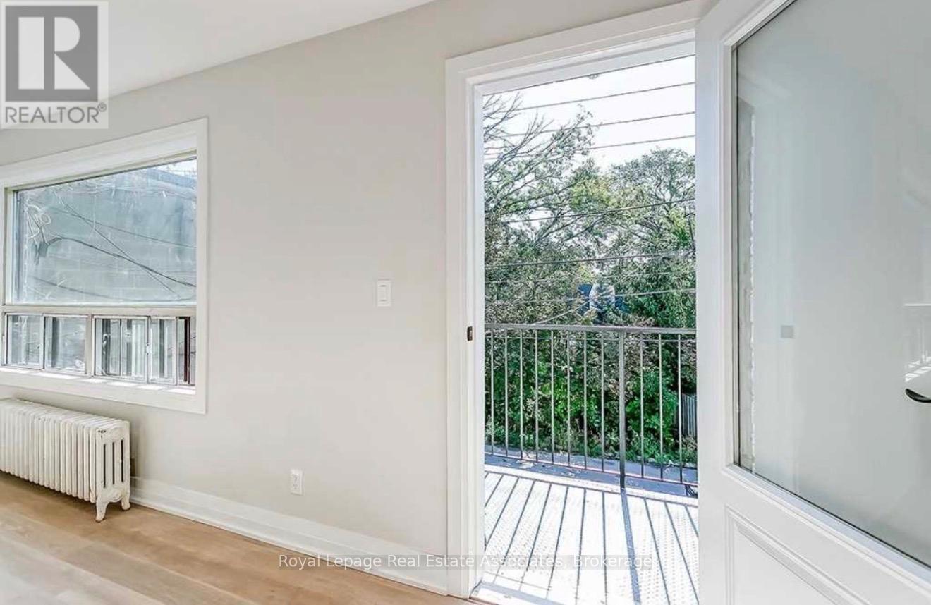 2 - 237 Lakeshore Road E, Mississauga, ON