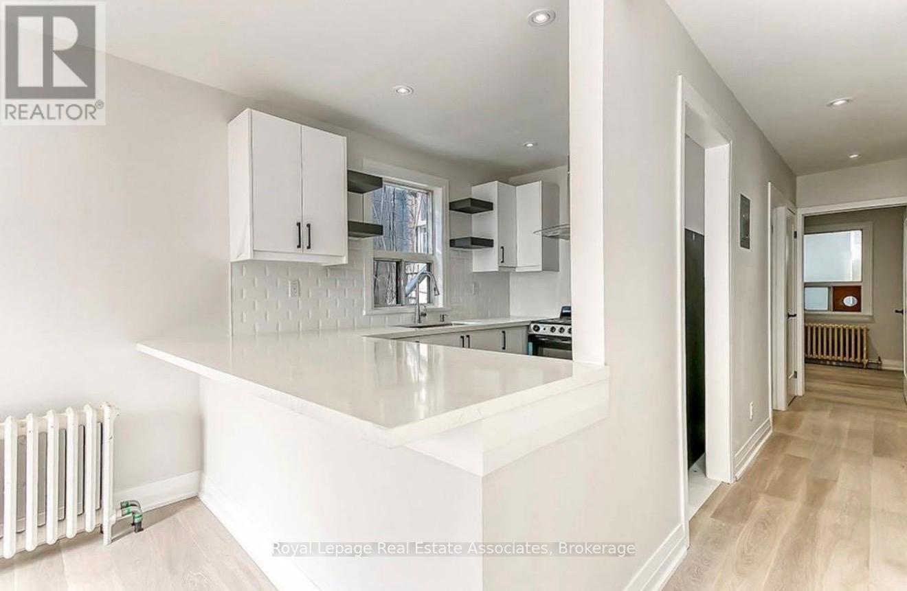 2 - 237 Lakeshore Road E, Mississauga, ON