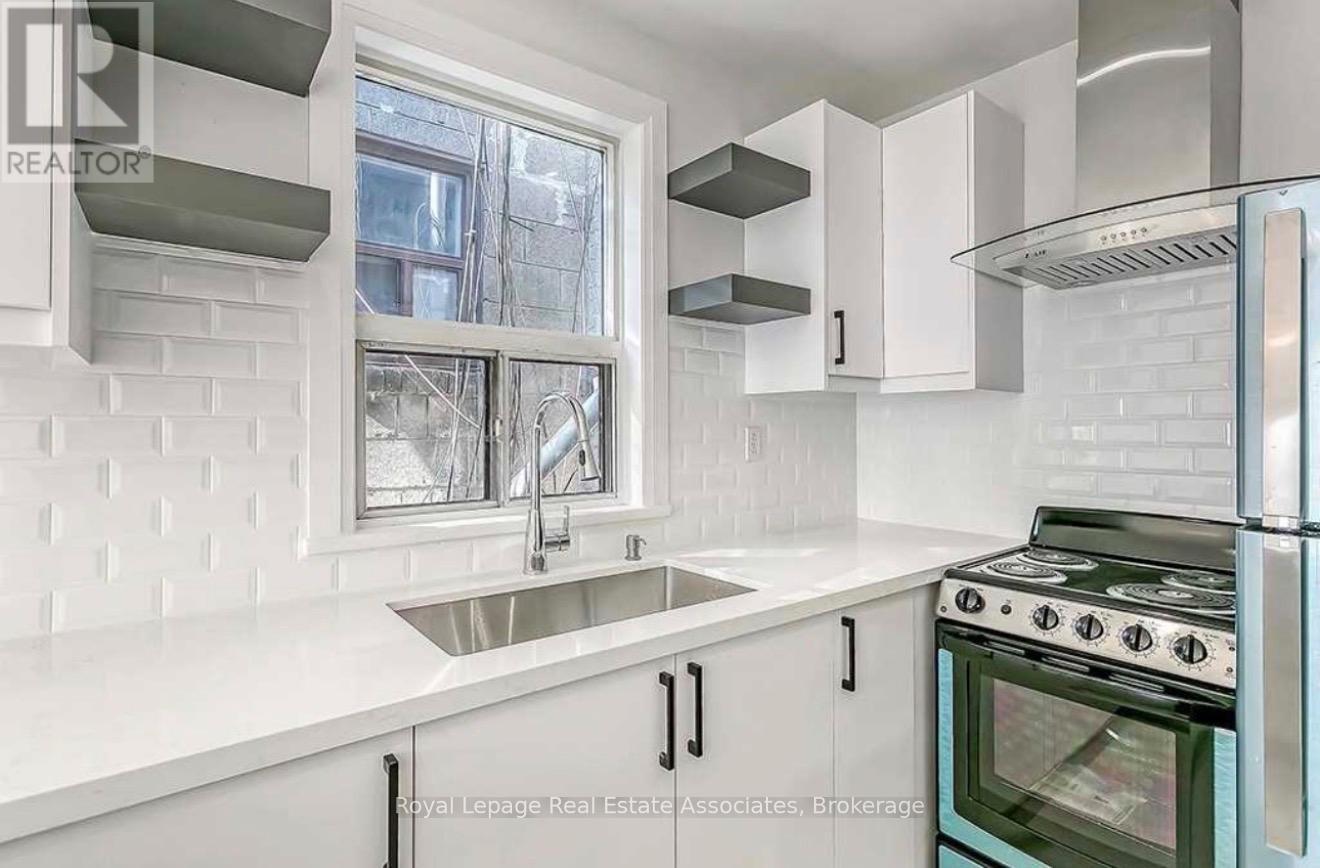 2 - 237 Lakeshore Road E, Mississauga, ON