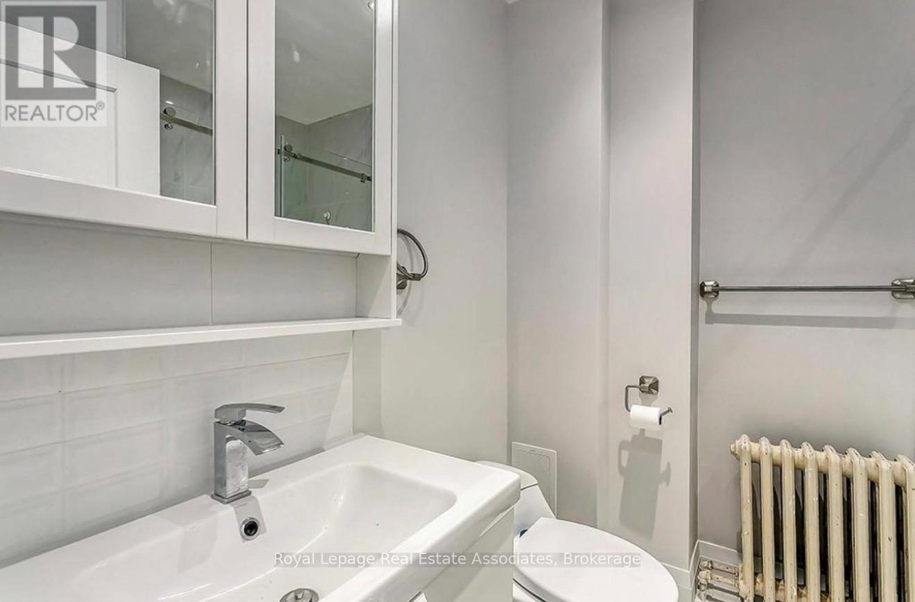 2 - 237 Lakeshore Road E, Mississauga, ON