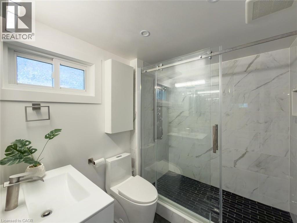 Bathroom - 1324 Bodley Road, Mississauga, ON
