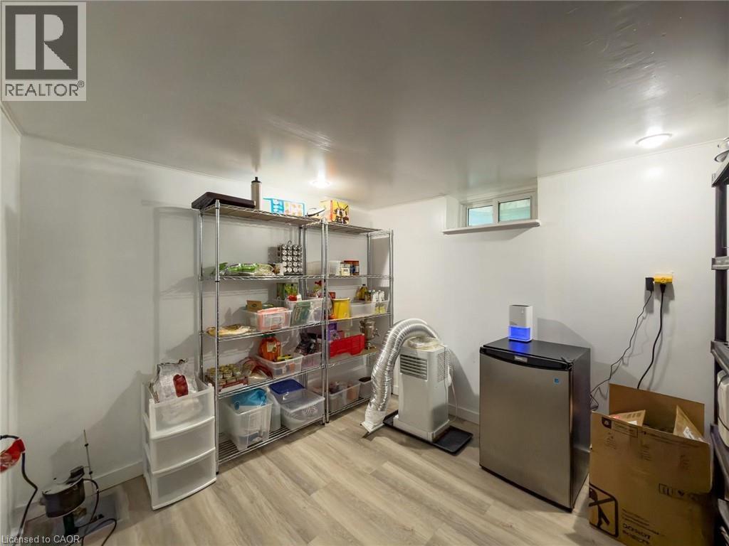 Cold room - 1324 Bodley Road, Mississauga, ON
