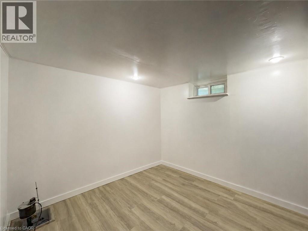 Cold room - 1324 Bodley Road, Mississauga, ON