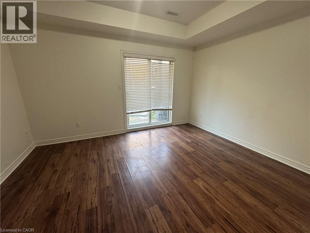 690 Summers Common, Burlington, ON - Indoor Photo Showing Other Room
