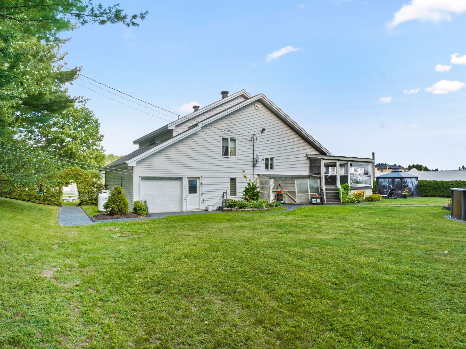 Back of Structure - 2081 Rue De La Visitation, Saint-Charles-Borromée, QC - Outdoor