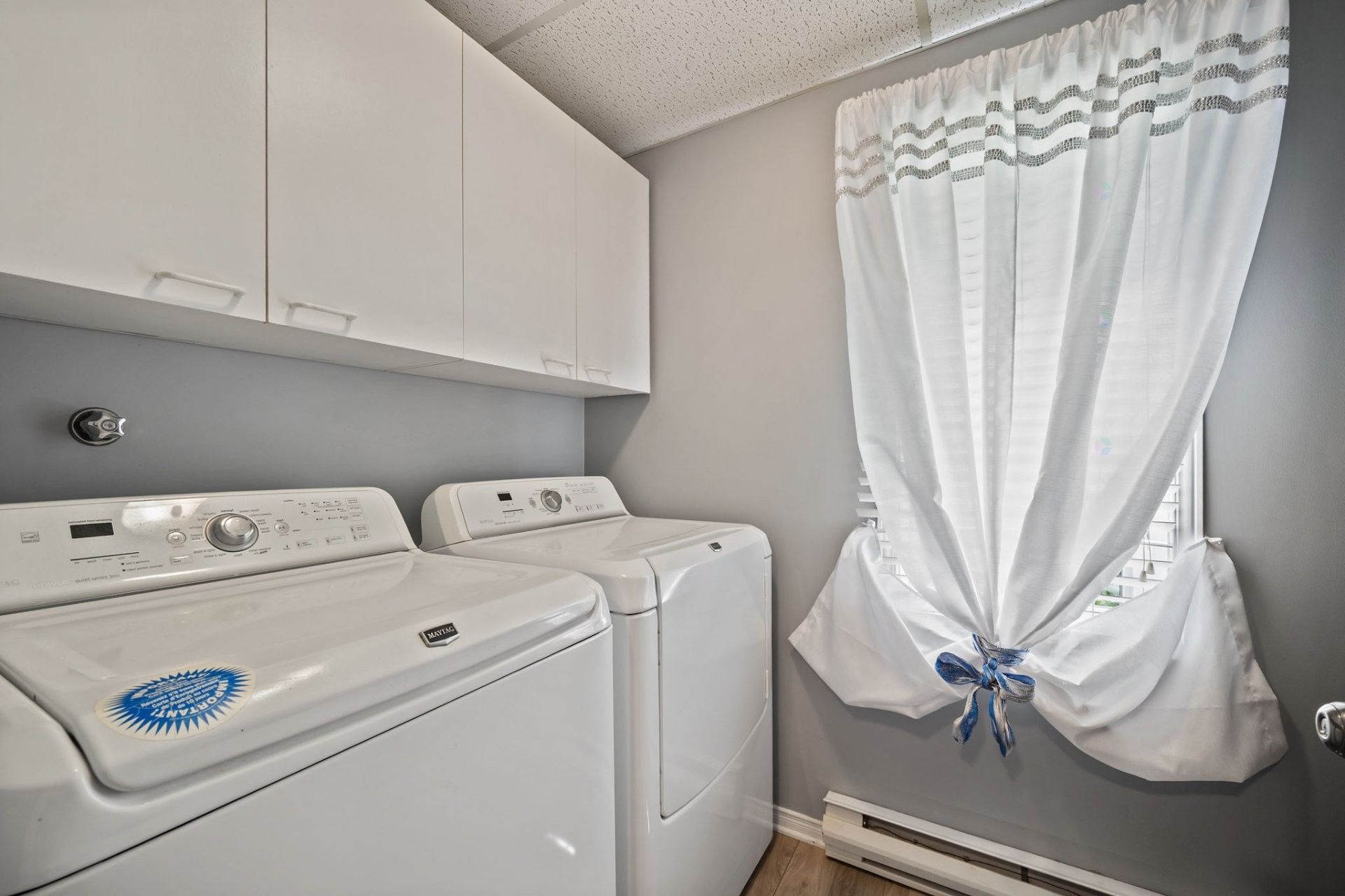 Laundry - 2081 Rue De La Visitation, Saint-Charles-Borromée, QC - Indoor Photo Showing Laundry Room