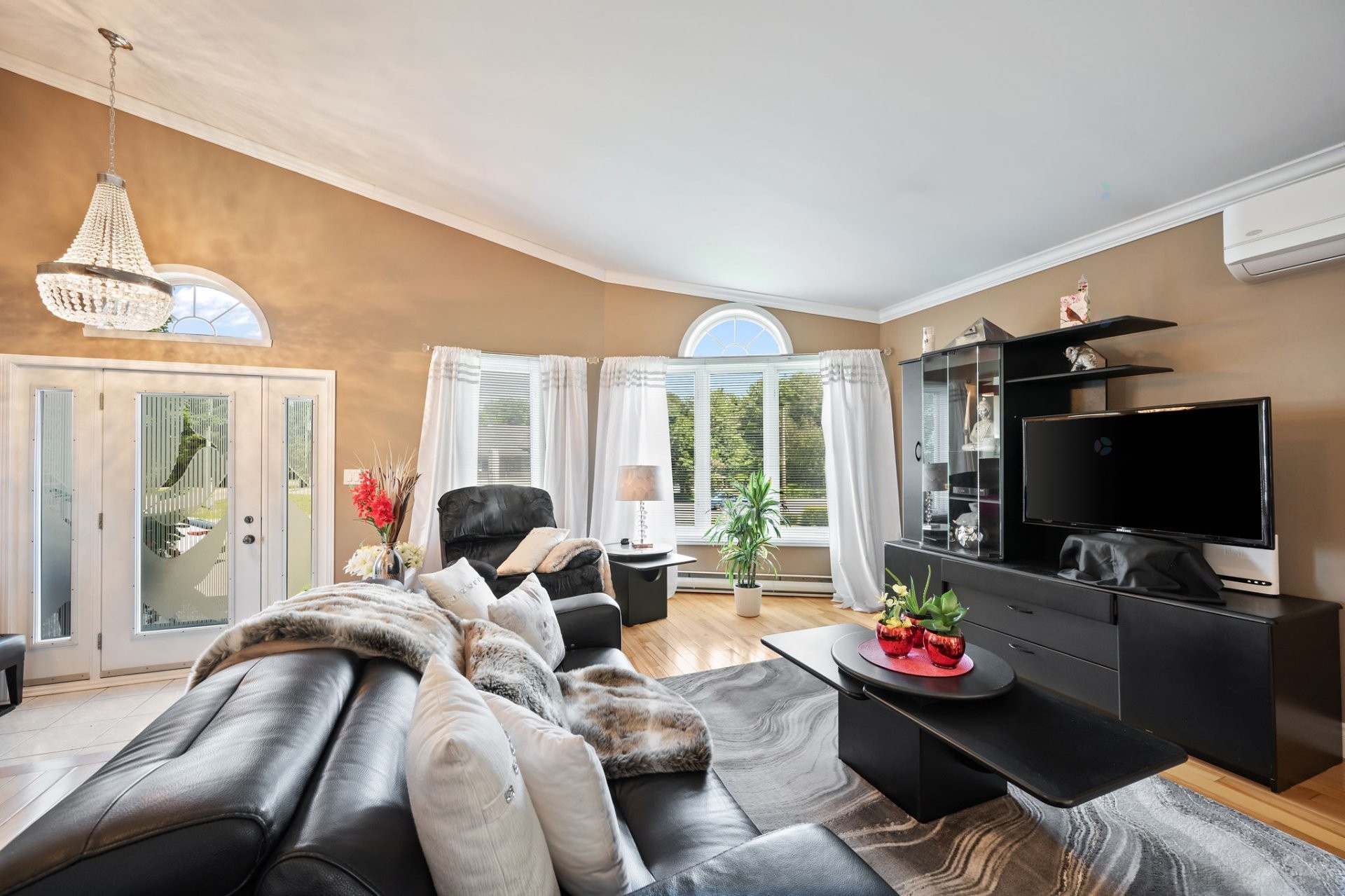 Living Room - 2081 Rue De La Visitation, Saint-Charles-Borromée, QC - Indoor Photo Showing Living Room