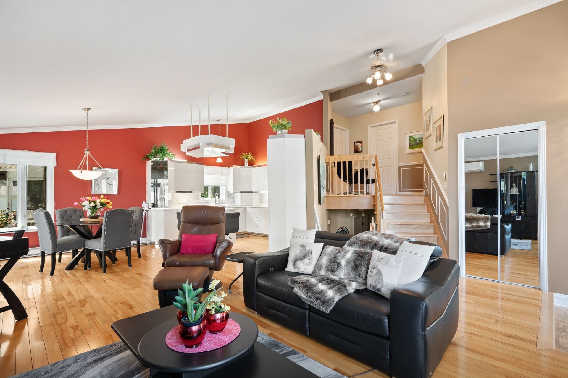 Overall view - 2081 Rue De La Visitation, Saint-Charles-Borromée, QC - Indoor Photo Showing Living Room
