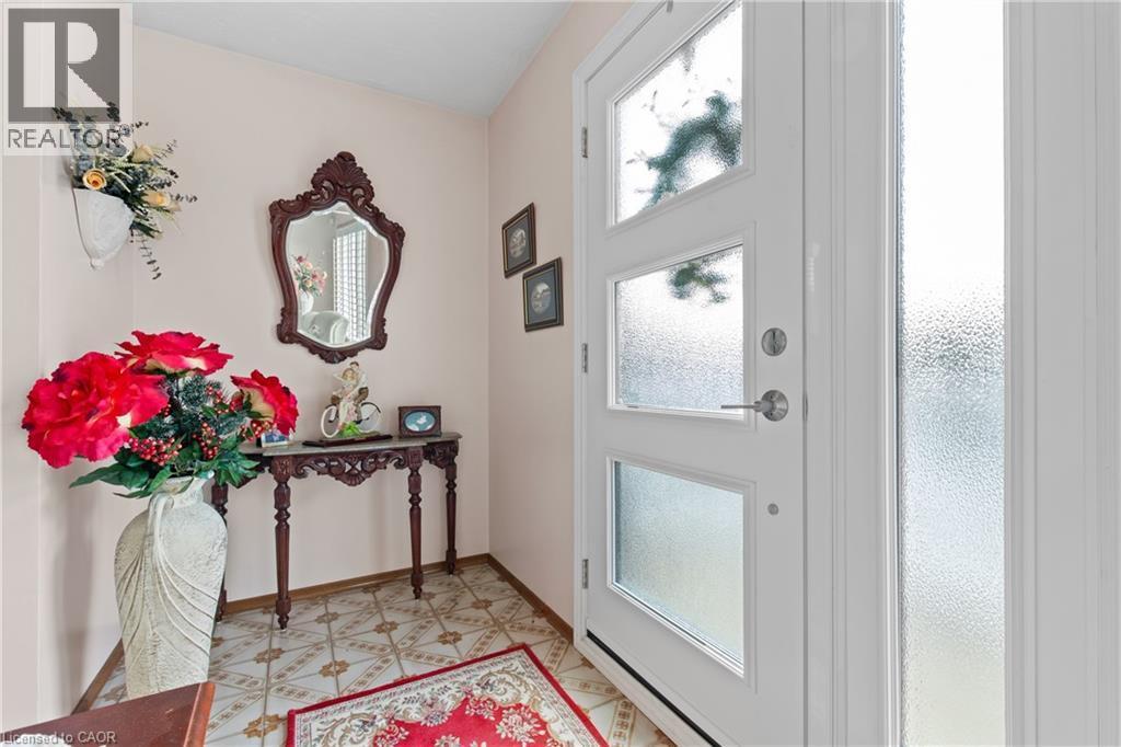 Entrance foyer. - 202 Ray Street N, Hamilton, ON - Indoor Photo Showing Other Room
