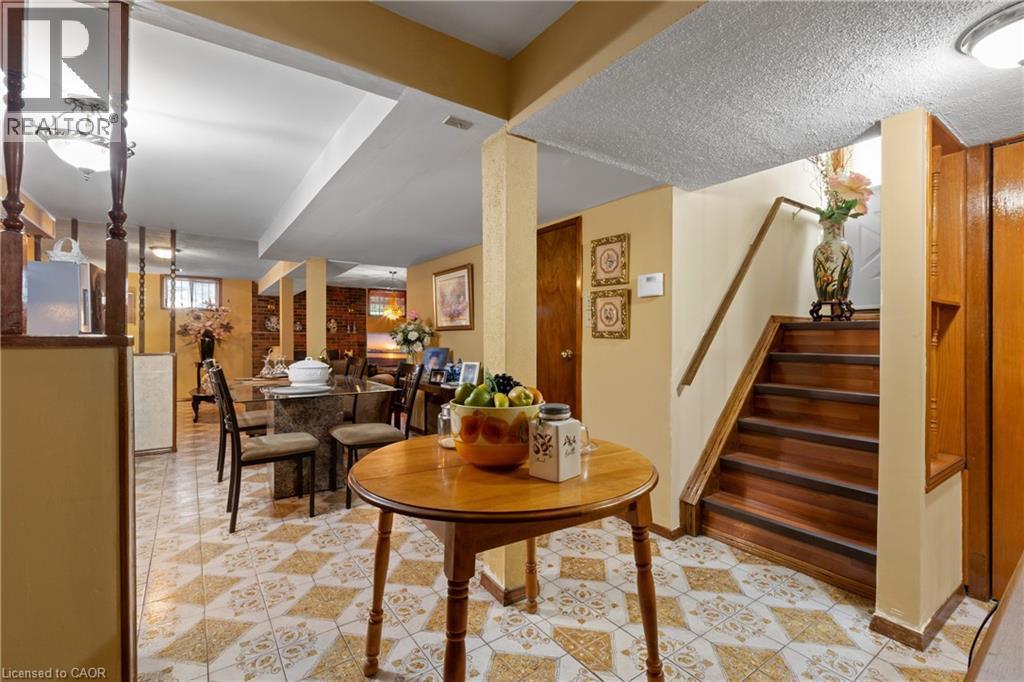 202 Ray Street N, Hamilton, ON - Indoor Photo Showing Dining Room