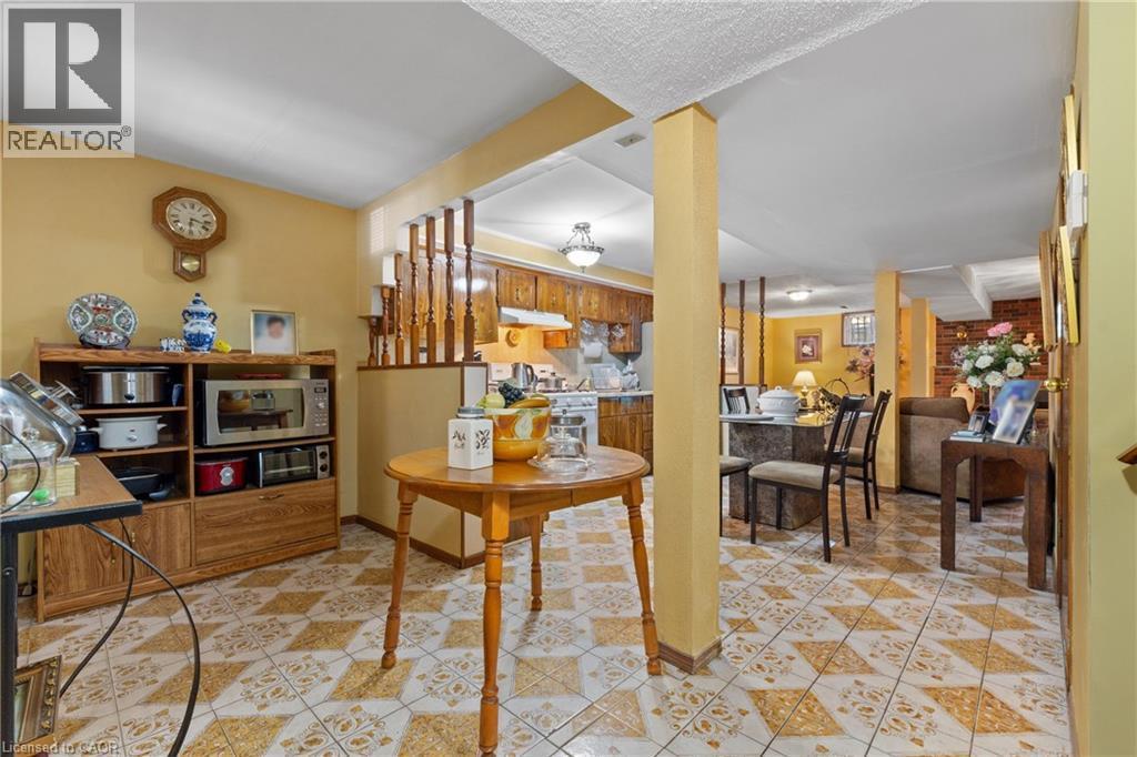 202 Ray Street N, Hamilton, ON - Indoor Photo Showing Other Room