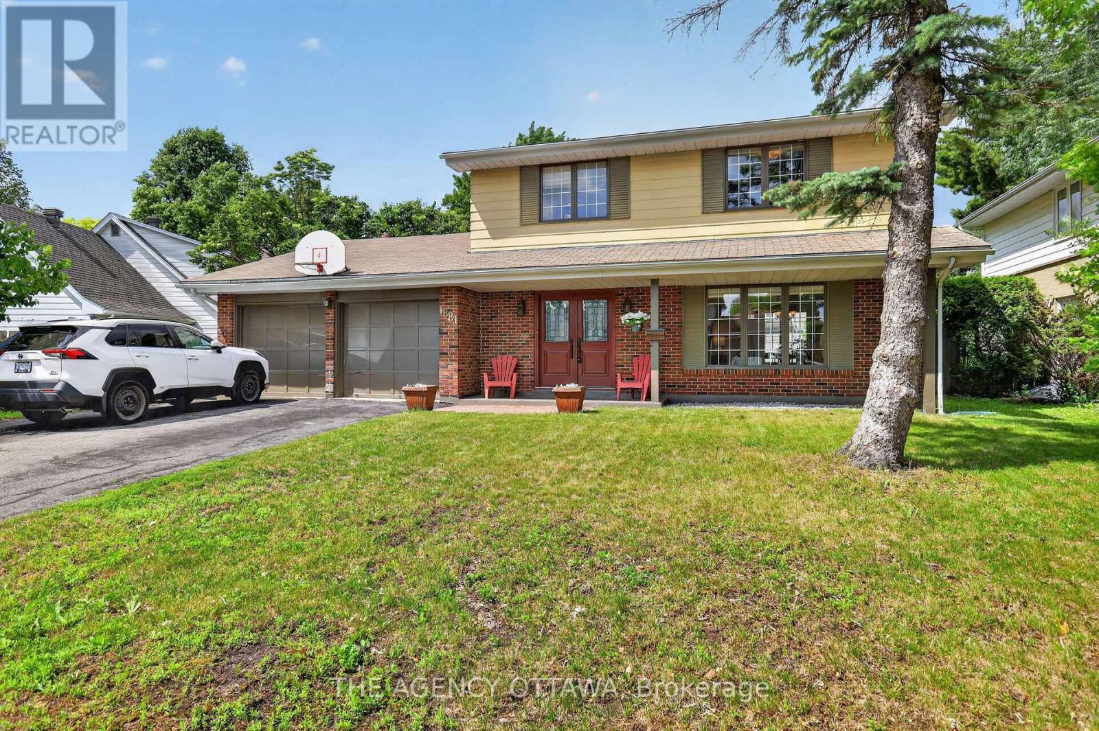 Front Yard: North / Northeast - 1681 Amberdale Crescent, Ottawa, ON