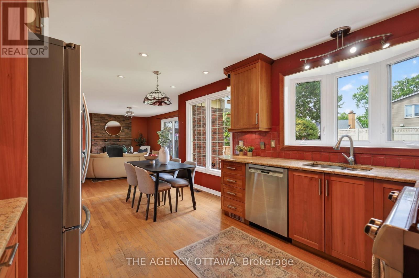 Kitchen opens seamlessly to the eat-in area - 1681 Amberdale Crescent, Ottawa, ON
