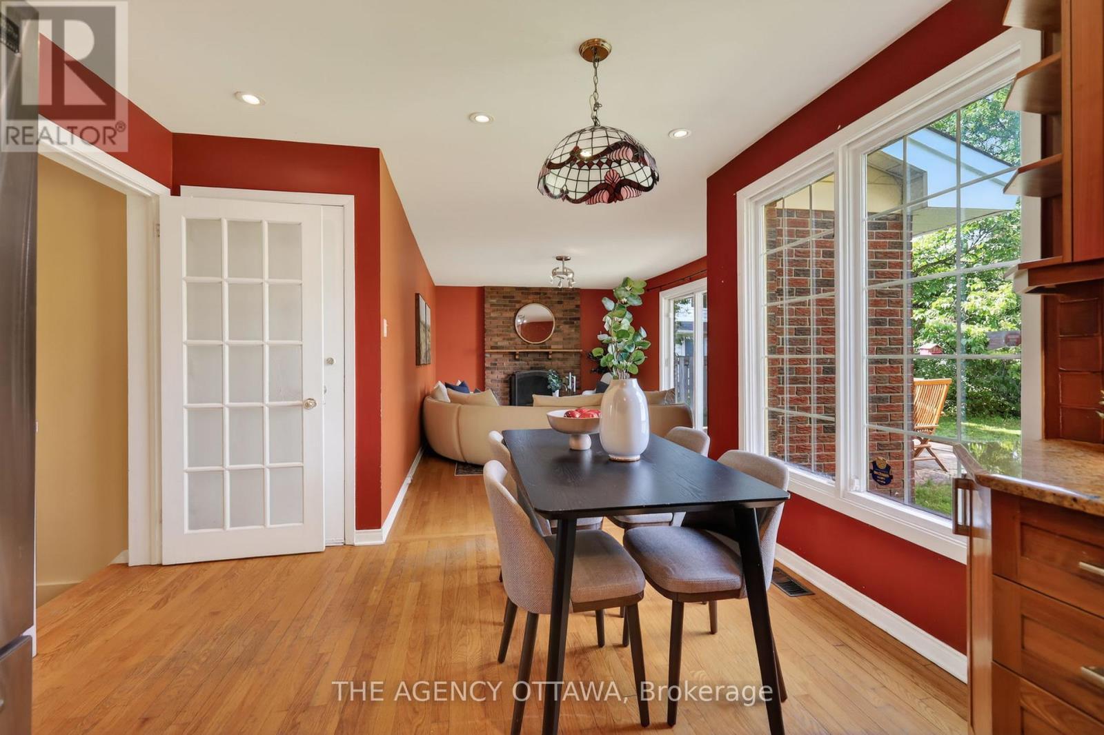 Bright eat-in area overlooking the backyard - 1681 Amberdale Crescent, Ottawa, ON