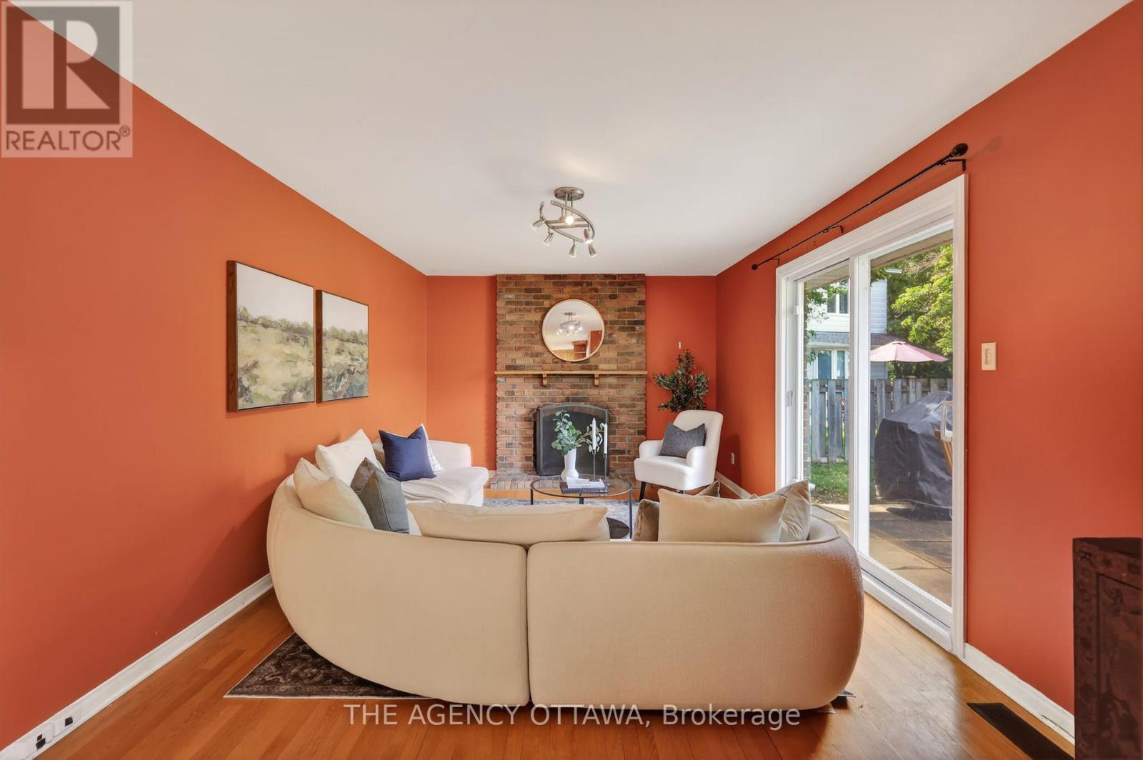 Designed for relaxing and entertaining alike - 1681 Amberdale Crescent, Ottawa, ON