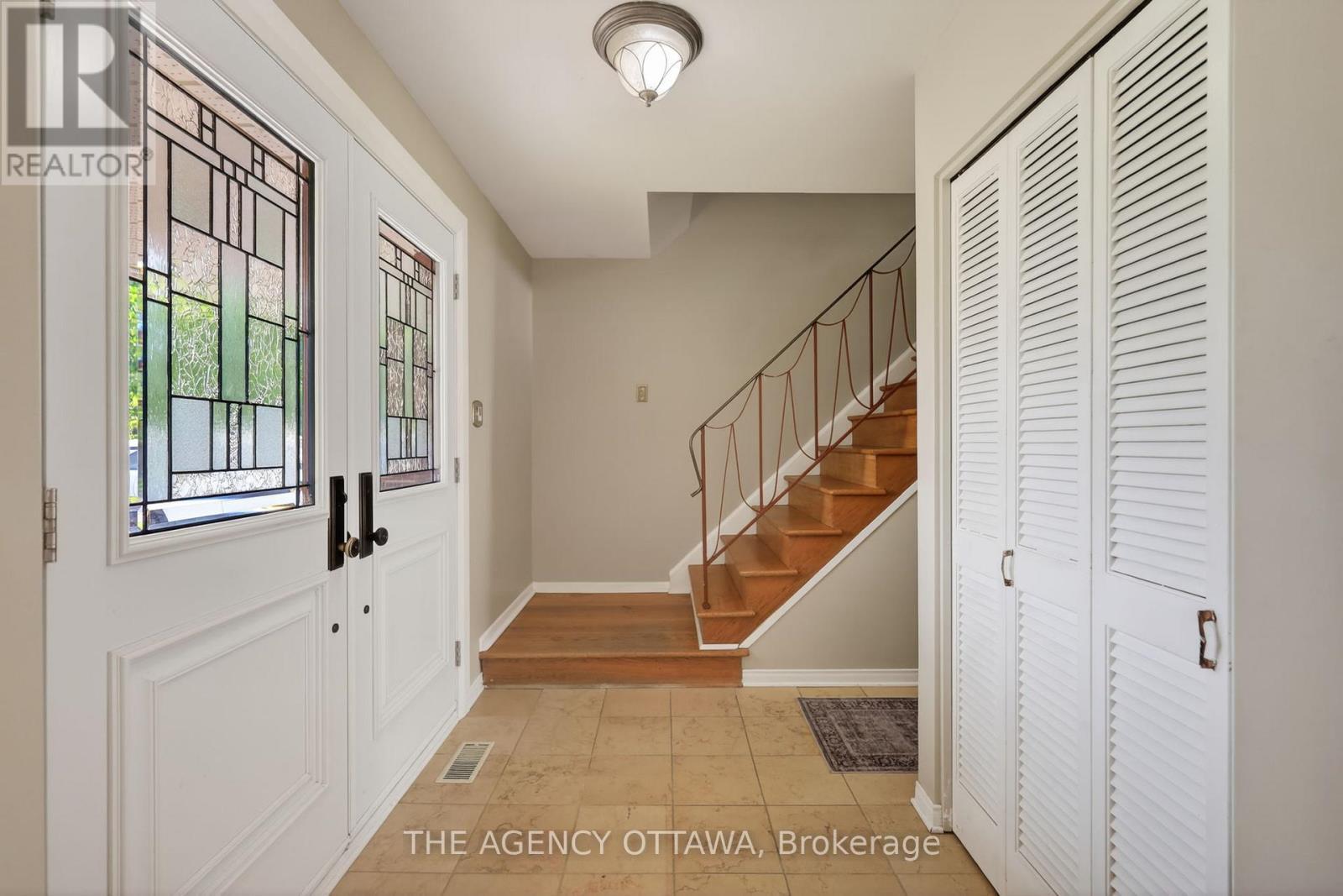 Front Entrance & Foyer - 1681 Amberdale Crescent, Ottawa, ON