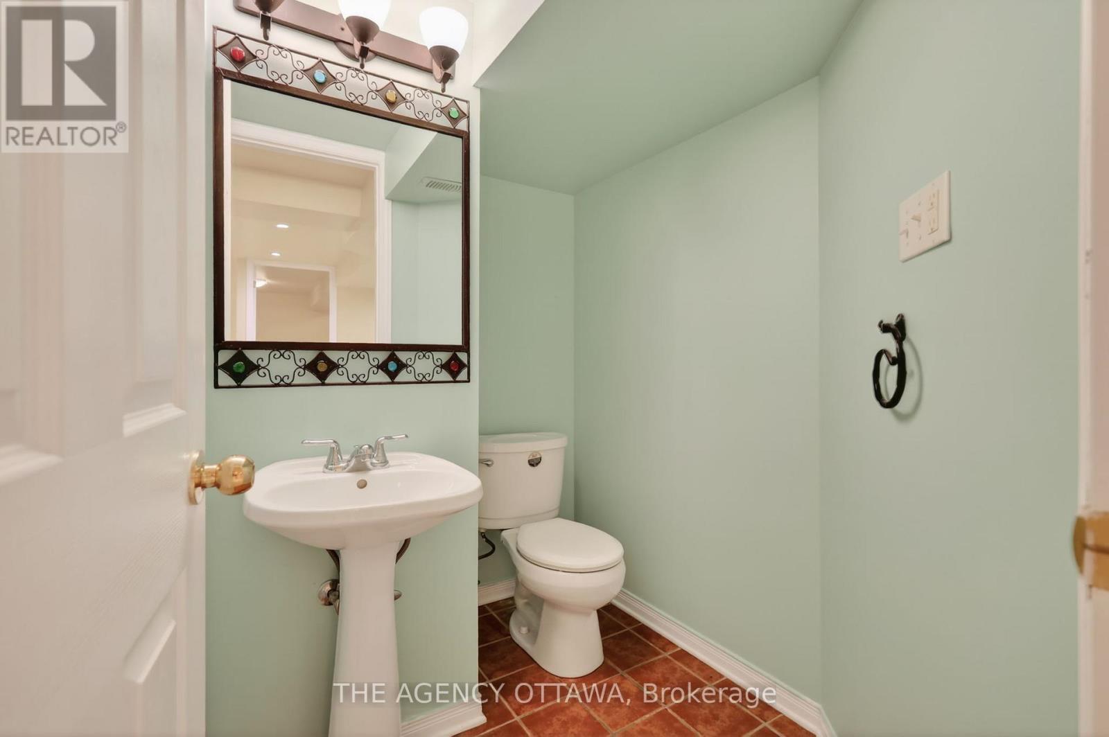 Convenient 3-piece basement bathroom - 1681 Amberdale Crescent, Ottawa, ON