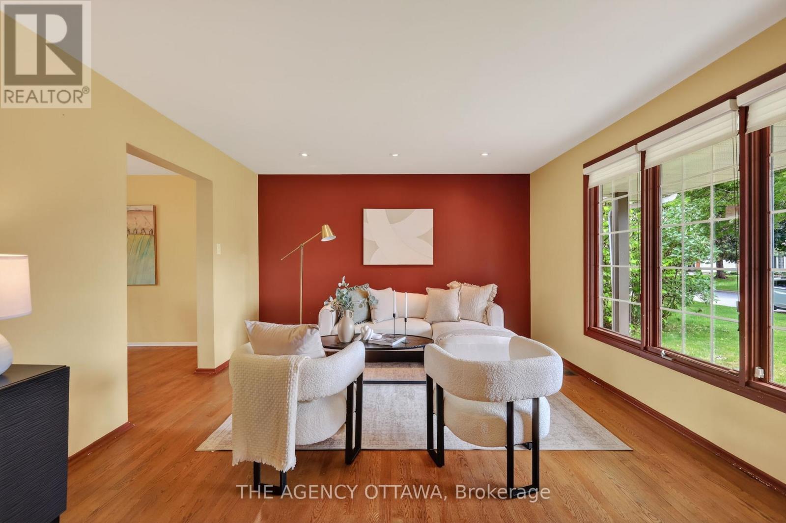 Large Living Room - 1681 Amberdale Crescent, Ottawa, ON
