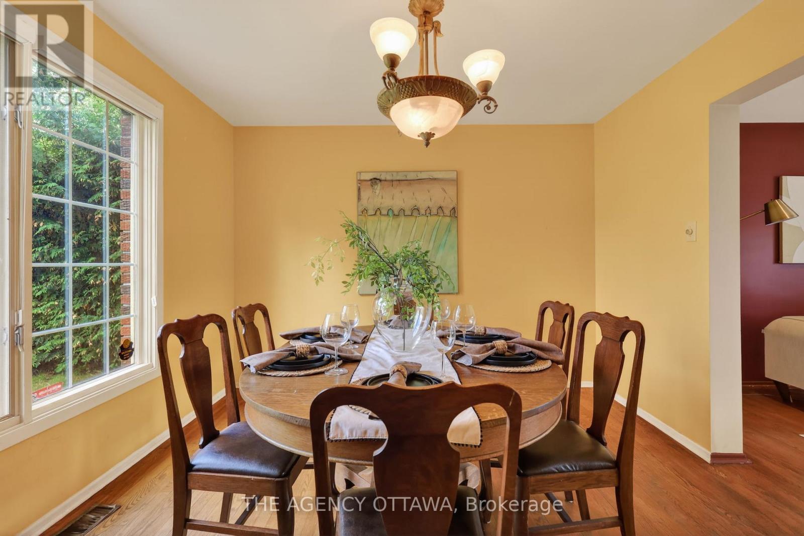Bright dining space ideal for entertaining - 1681 Amberdale Crescent, Ottawa, ON
