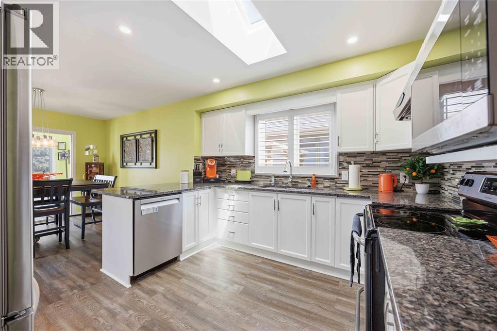 220 Paddock Green Circle, St Clair, ON