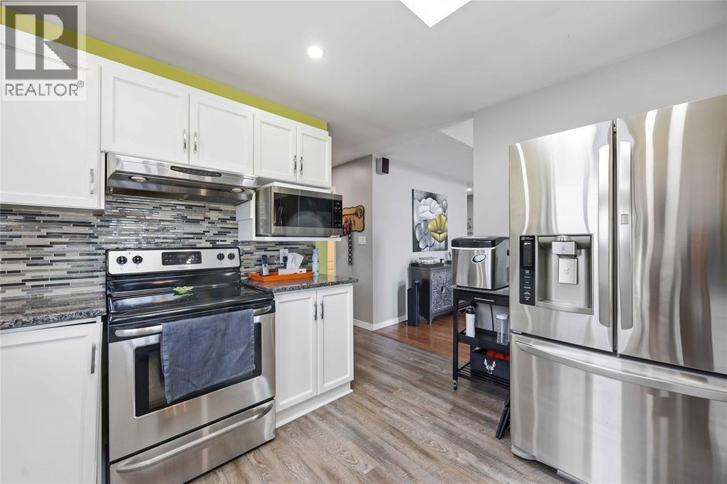 220 Paddock Green Circle, St Clair, ON