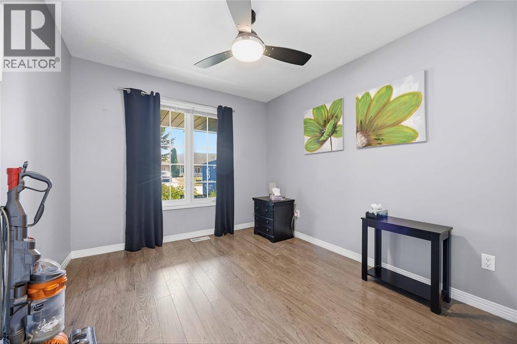 220 Paddock Green Circle, St Clair, ON