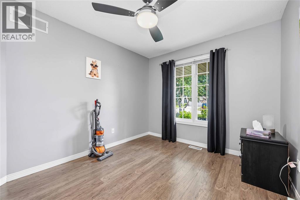 220 Paddock Green Circle, St Clair, ON