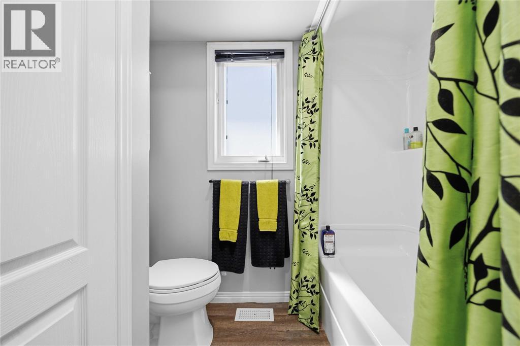 220 Paddock Green Circle, St Clair, ON