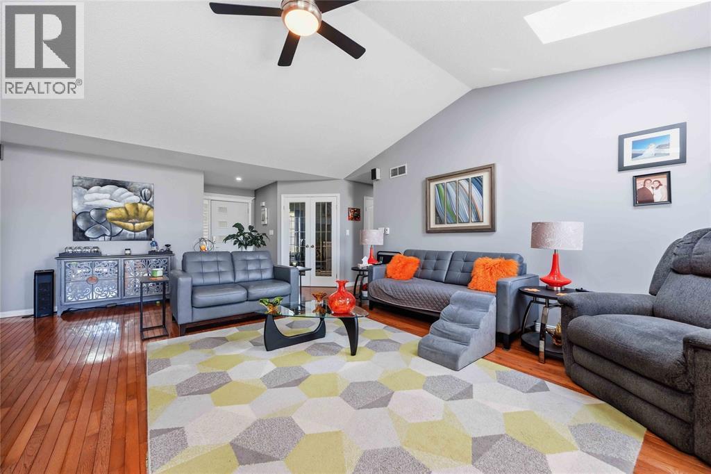 220 Paddock Green Circle, St Clair, ON