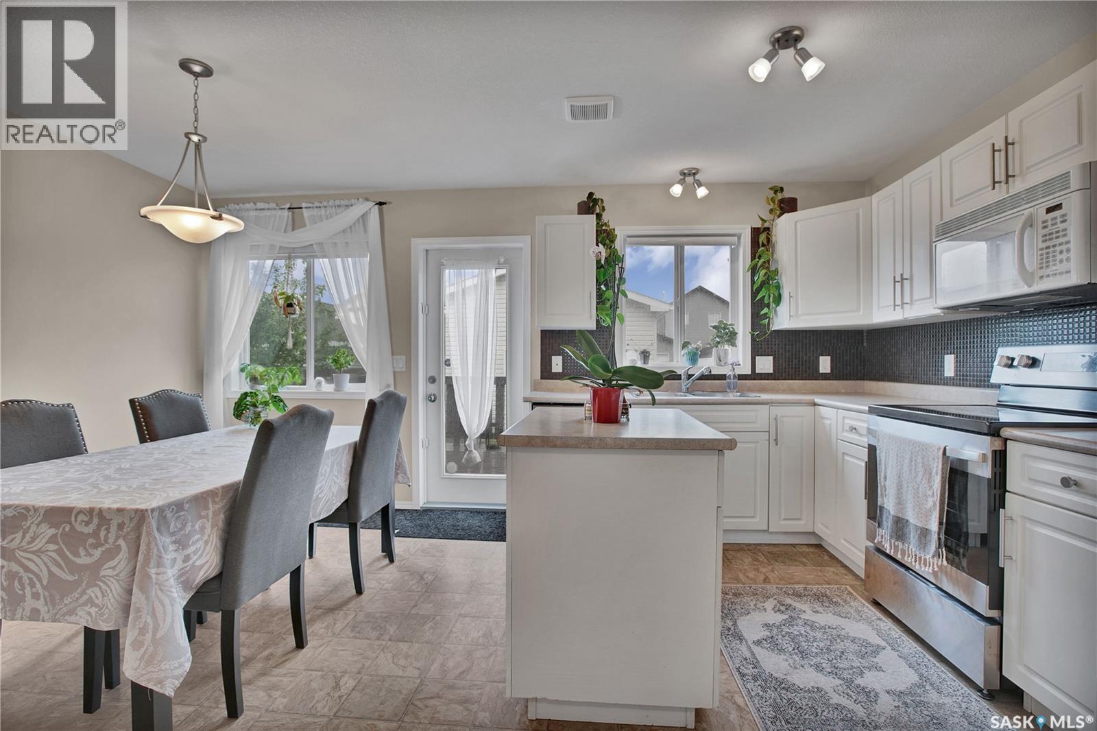 122 Blakeney Crescent, Saskatoon, SK