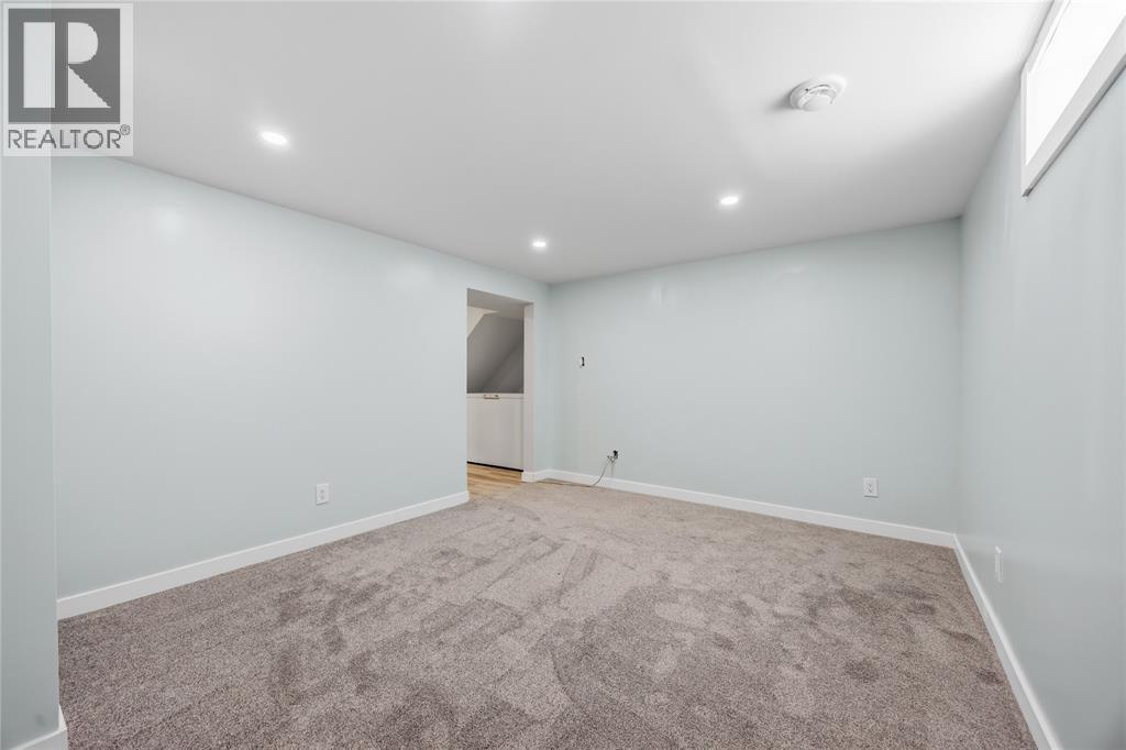 144 Templeton Crescent, St Clair, ON