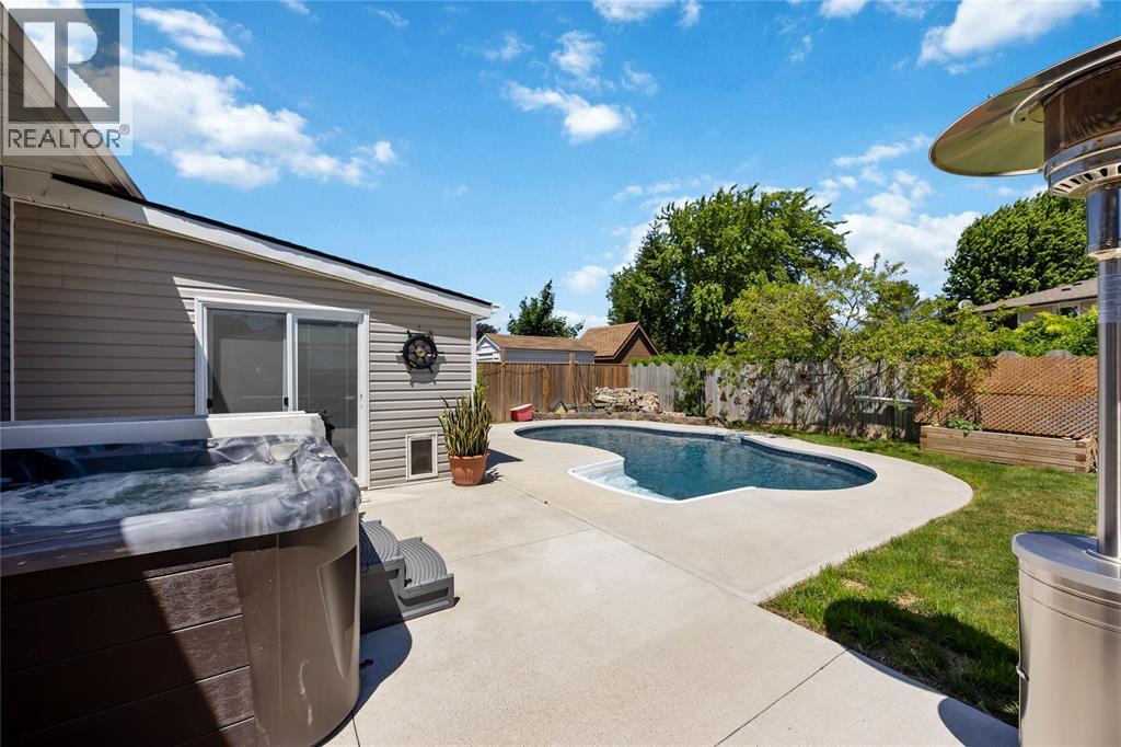 144 Templeton Crescent, St Clair, ON