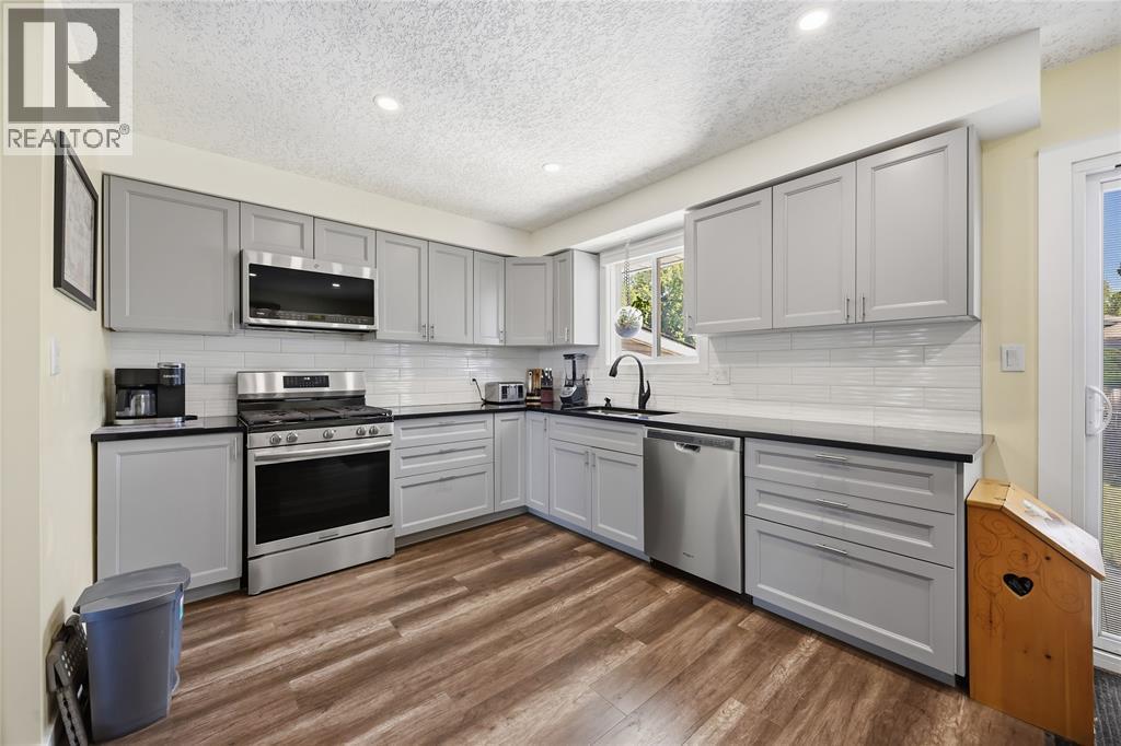 144 Templeton Crescent, St Clair, ON