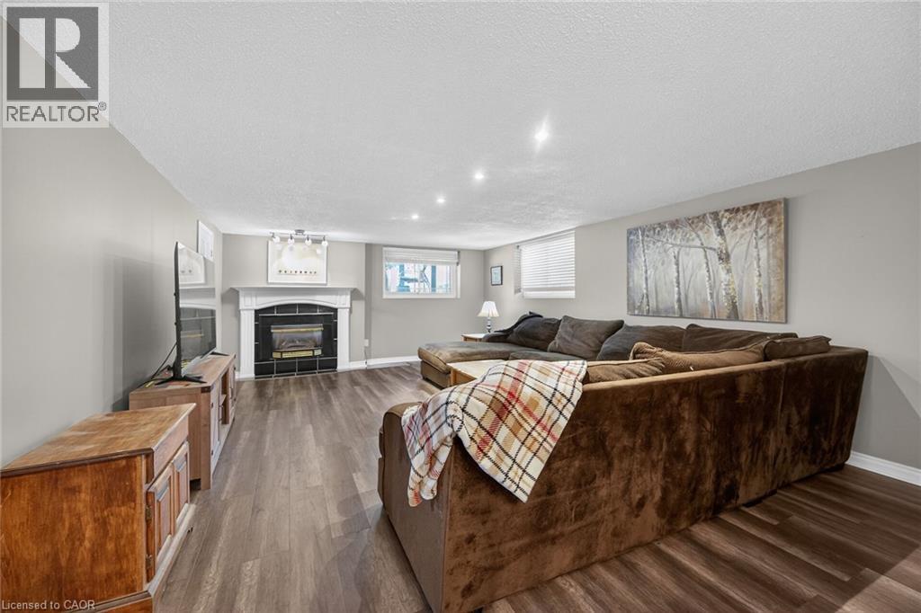 25 Inverness Avenue, Hamilton, ON