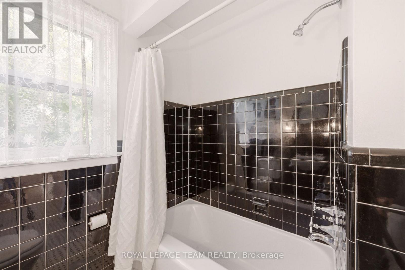Upstairs Bathroom - 96 Java Street, Ottawa, ON