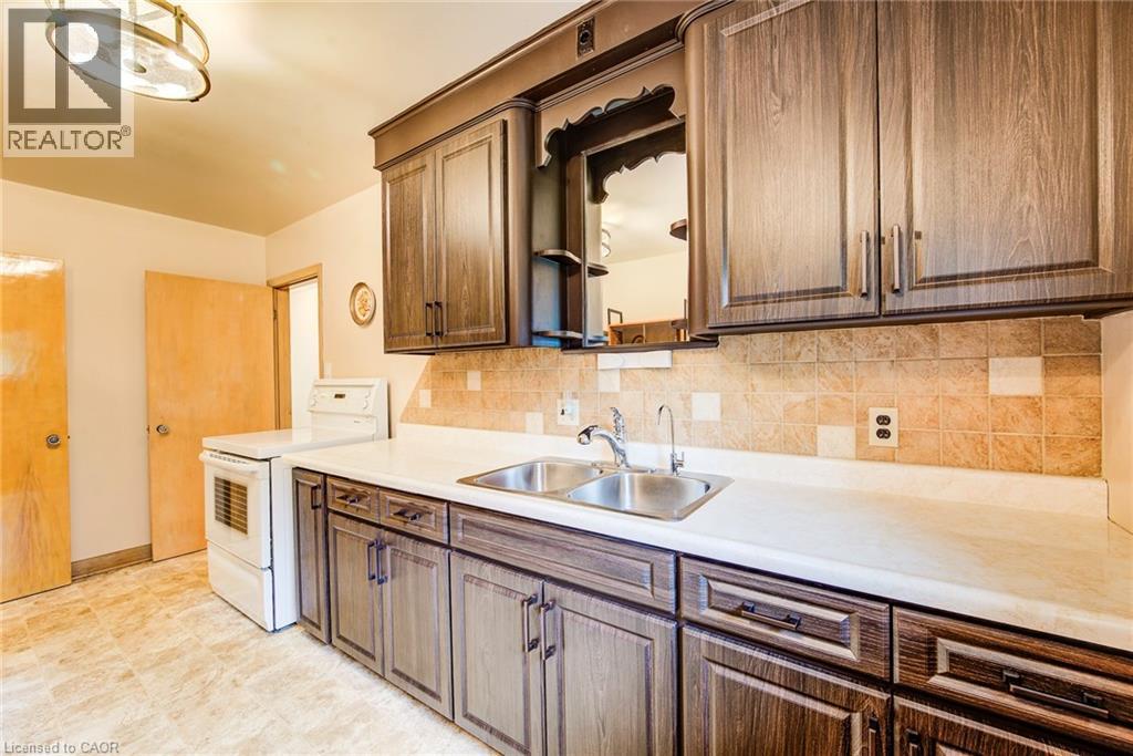 104 Elgin Crescent, Waterloo, ON