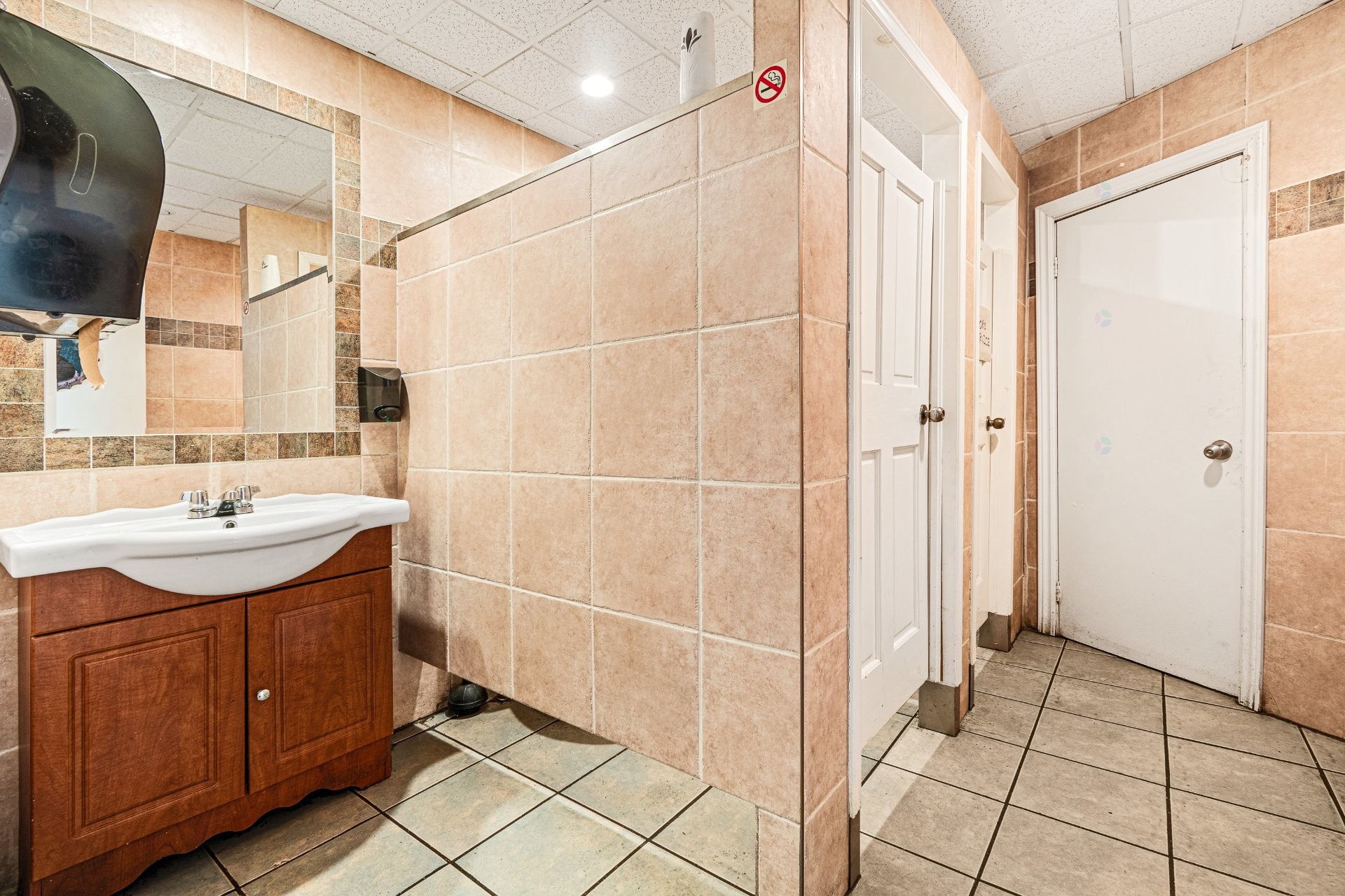 Restaurant - 2049 - 2051 Boul. Du Curé-Labelle, Saint-Jérôme, QC - Indoor Photo Showing Bathroom