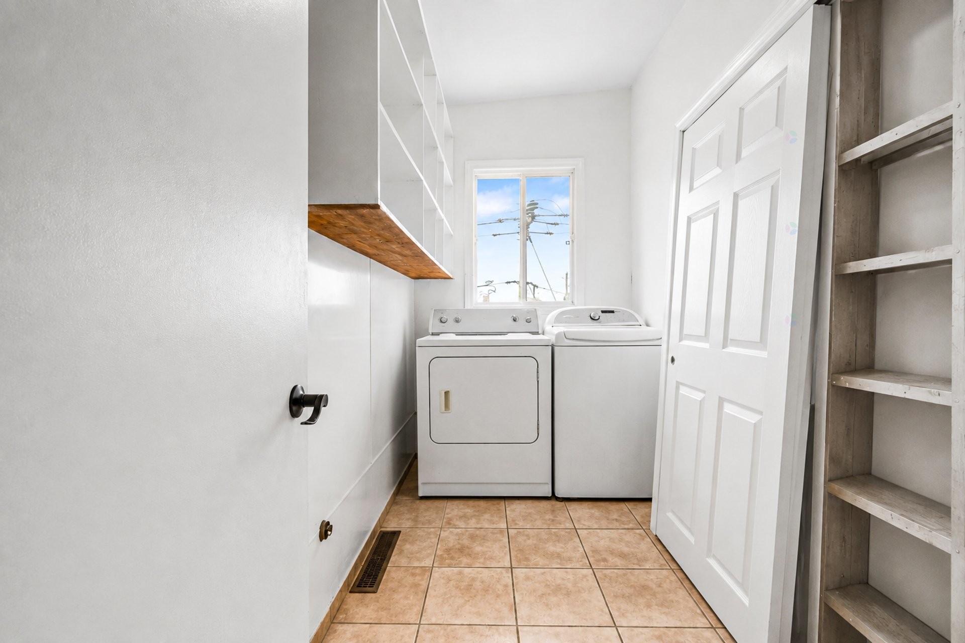 Dwelling - 2049 - 2051 Boul. Du Curé-Labelle, Saint-Jérôme, QC - Indoor Photo Showing Laundry Room