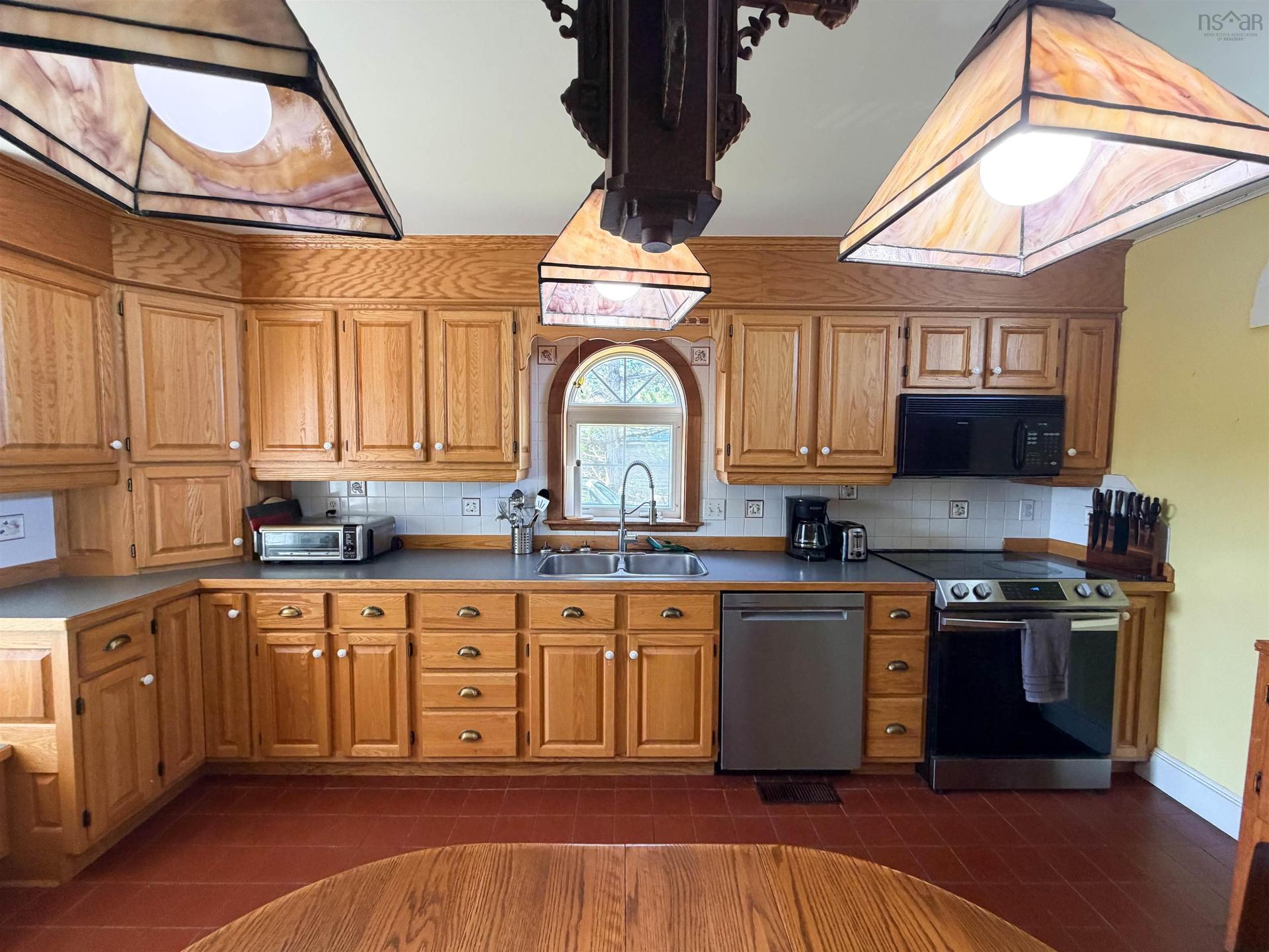 108 Highway 304, Overton, NS - Indoor Photo Showing Kitchen With Double Sink